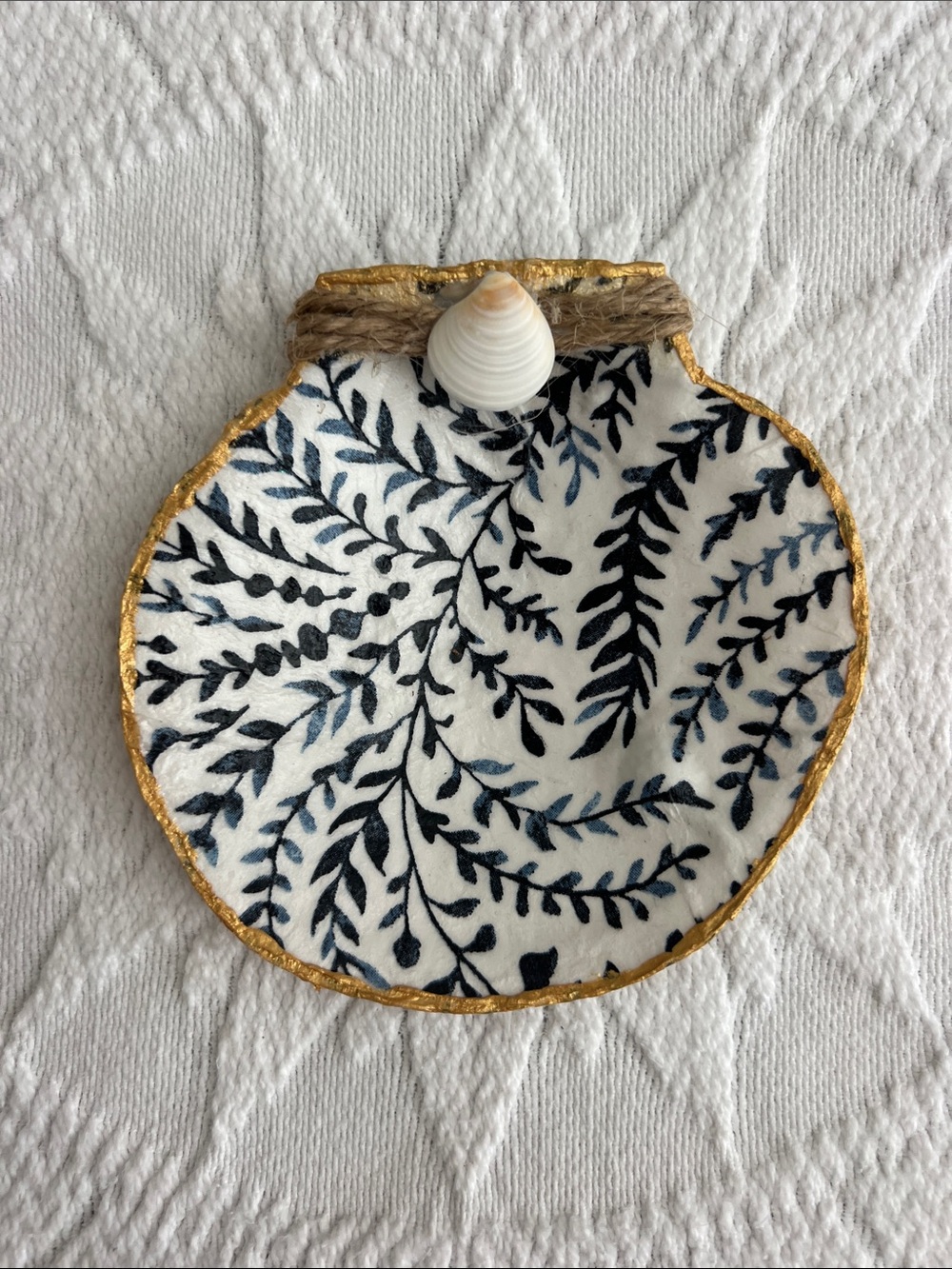 Hand Crafted White & Navy Scallop Shell Trinket Dish with Gold Accent